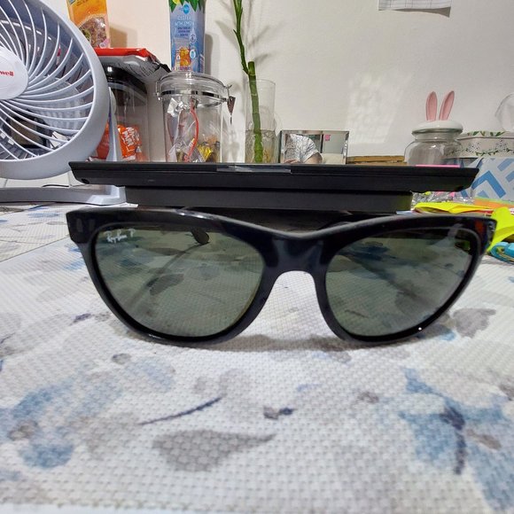 Ray-Ban Black Polarized Sunglasses MODEL CODE RB4184 main image 6